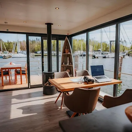 Botel Schwimmendes Haus - Hausboot Trinity Peenemunde