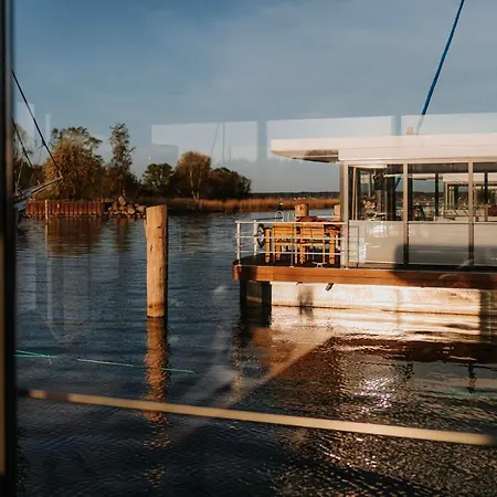 Botel Schwimmendes Haus - Hausboot Trinity *