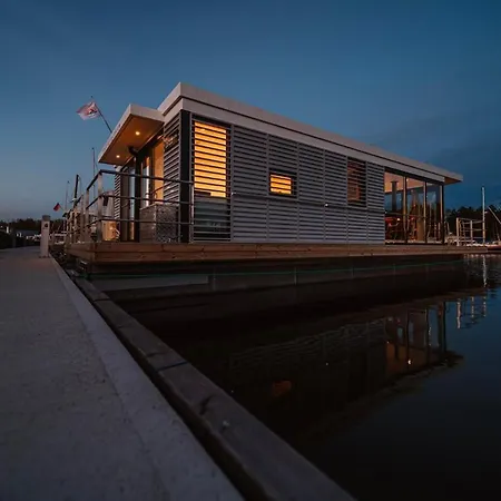 Botel Schwimmendes Haus - Hausboot Trinity Peenemunde